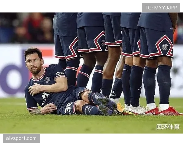 任意球未鸣哨开球，裁判该如何判罚规则全解析